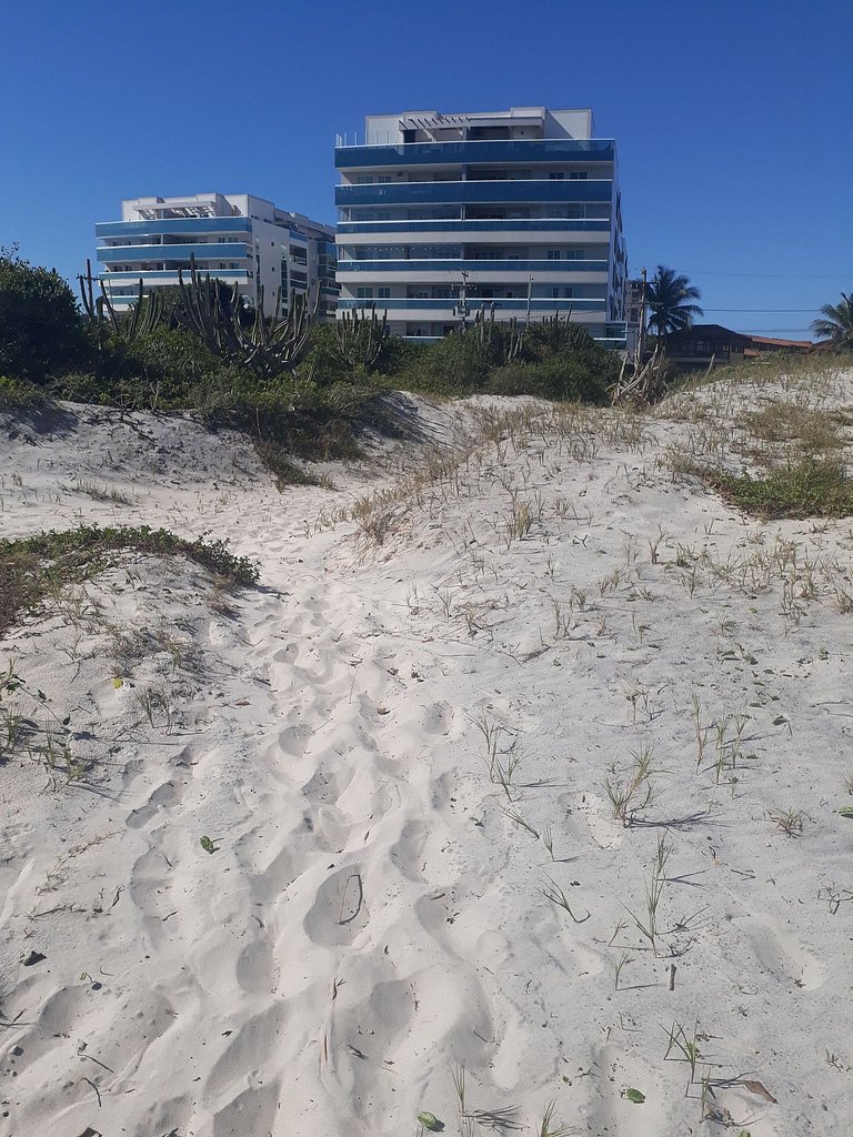 Apartamento com vista para o mar em condomínio