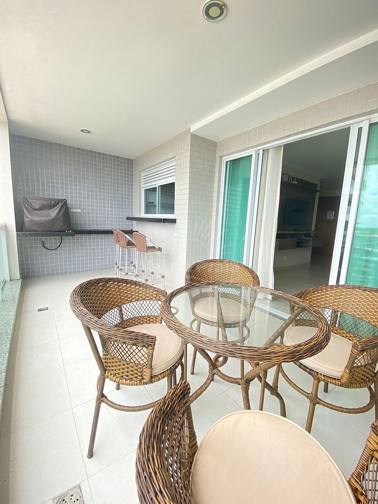 Apartamento com vista para o mar em condomínio