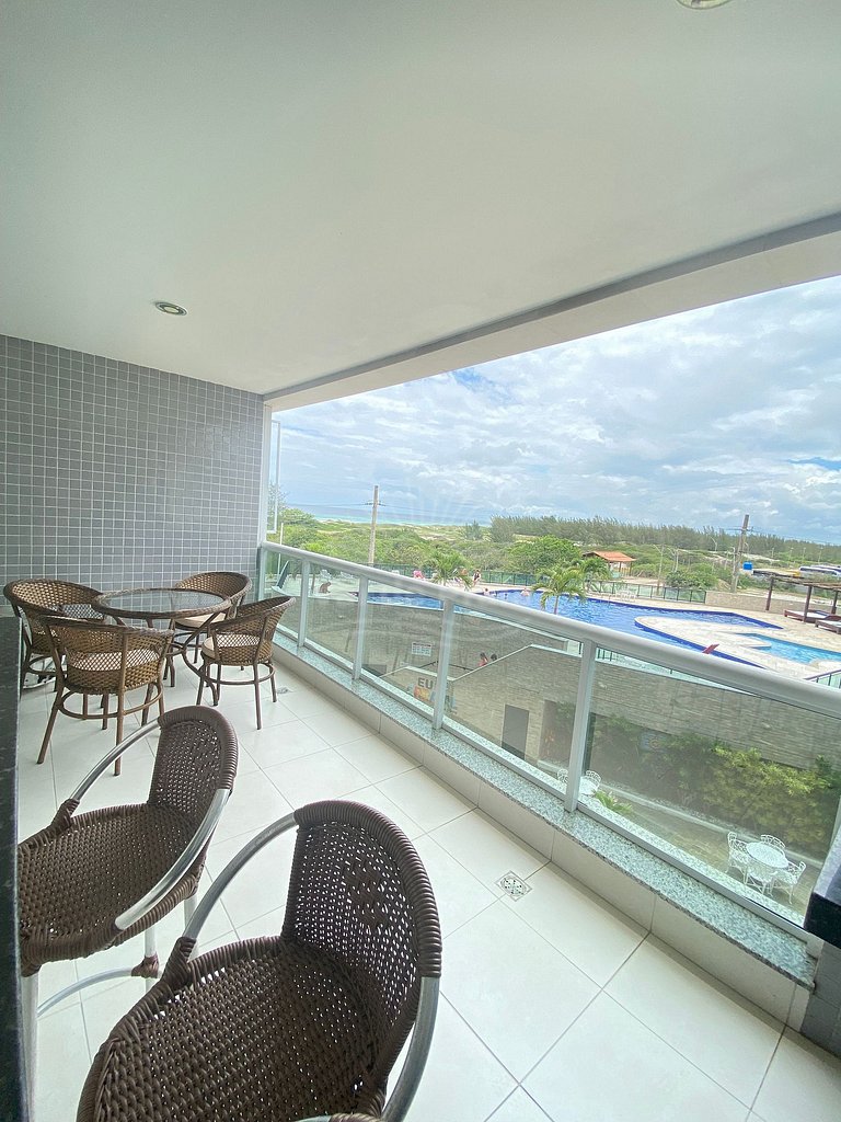 Apartamento com vista para o mar em condomínio