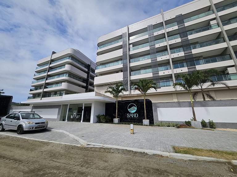 Apartamento acessível em condomínio sofisticado perto da Pra