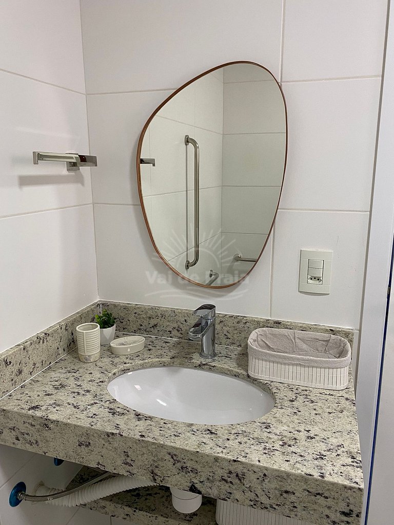Apartamento acessível em condomínio sofisticado perto da Pra