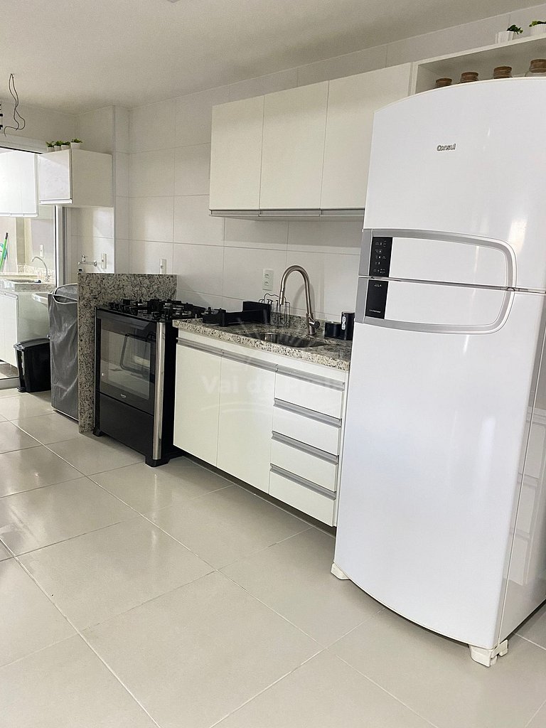 Apartamento acessível em condomínio sofisticado perto da Pra