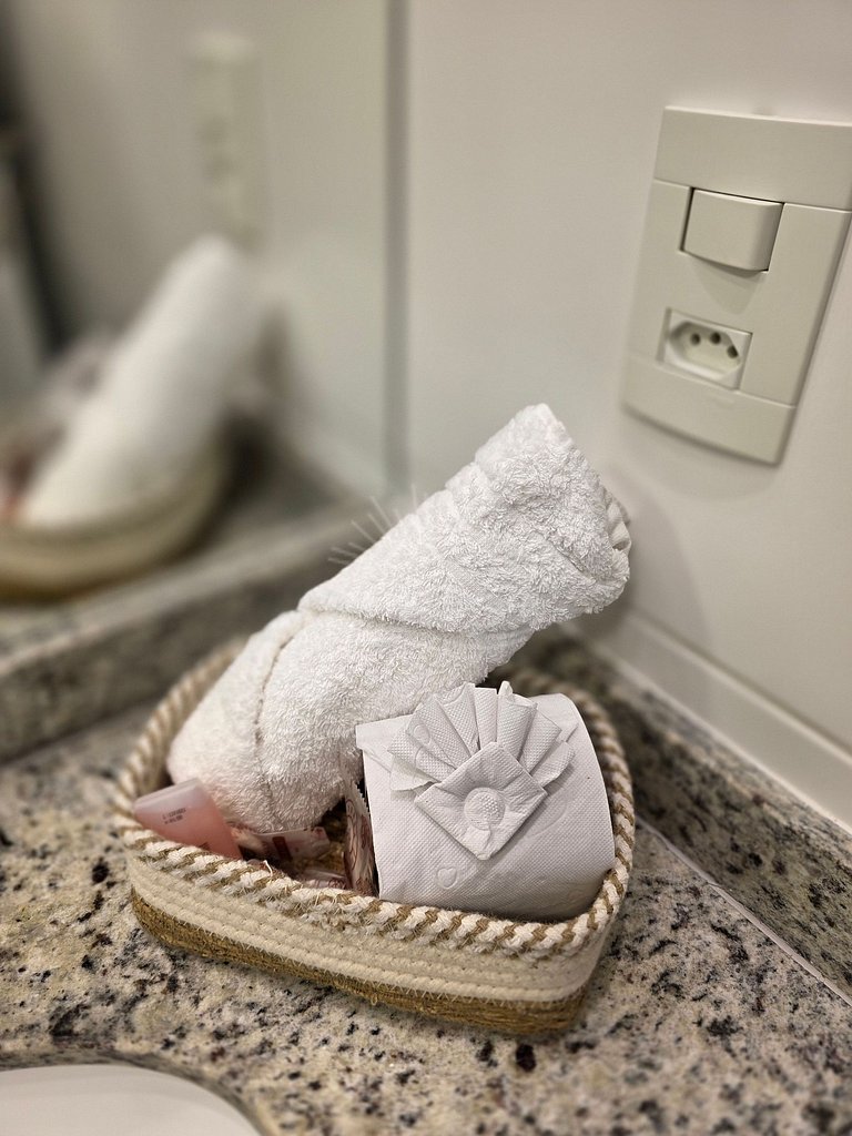 Apartamento com 2 quartos e 2 banheiros, próximo à Prainha