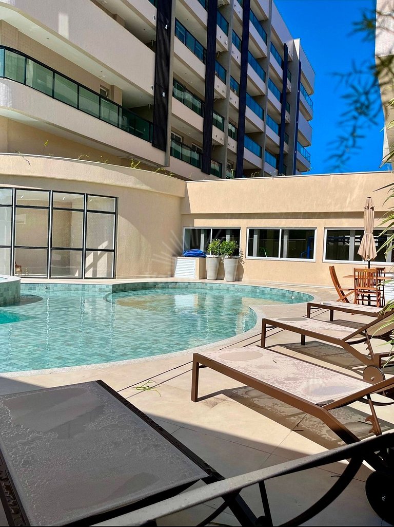 Apartamento com 2 quartos e 2 banheiros, próximo à Prainha