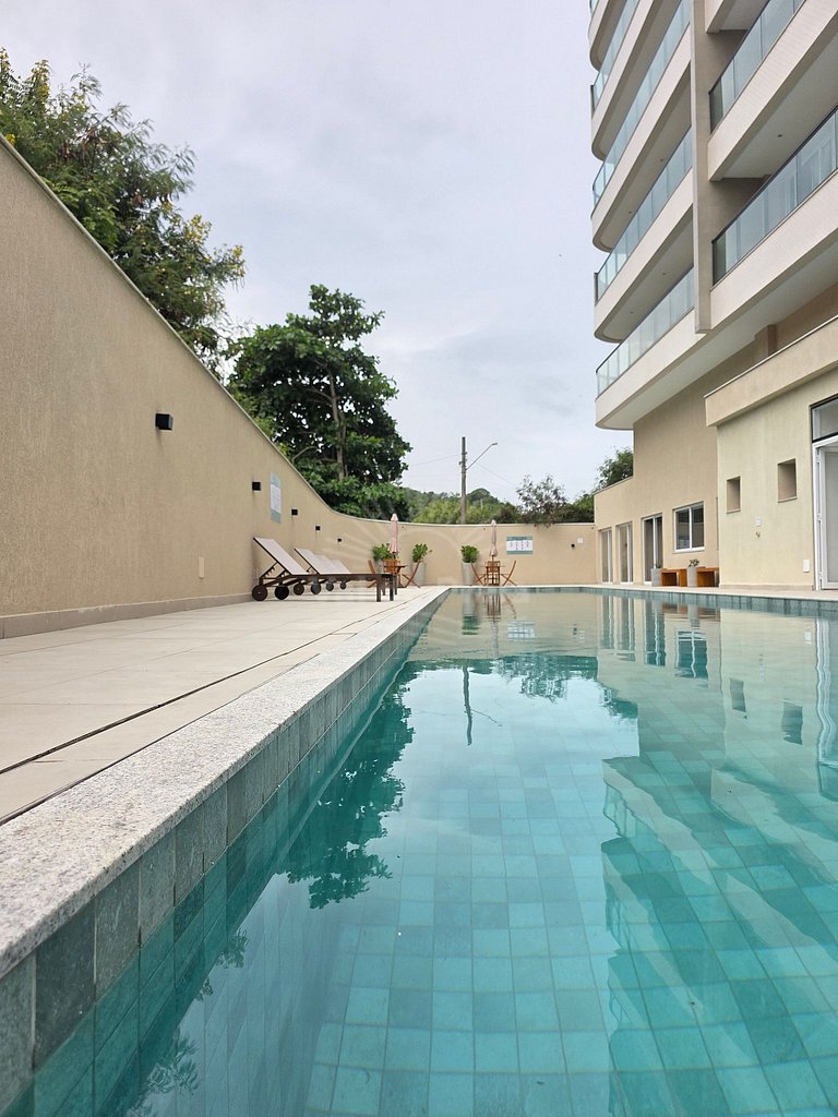 Apartamento com 2 quartos e 2 banheiros, próximo à Prainha