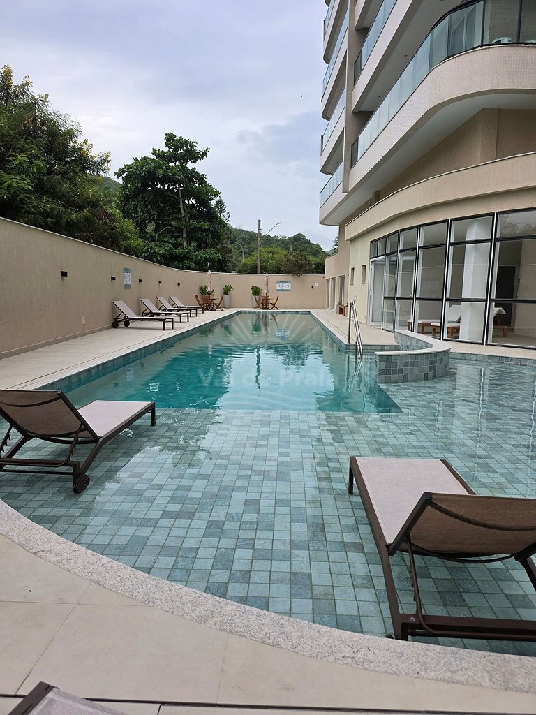 Apartamento com 2 quartos e 2 banheiros, próximo à Prainha