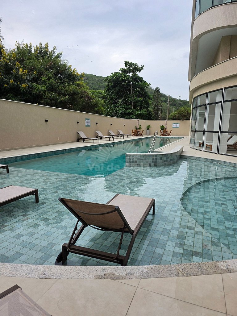 Apartamento com 2 quartos e 2 banheiros, próximo à Prainha