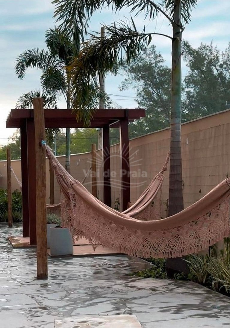 Apartamento com 2 quartos e 2 banheiros, próximo à Prainha