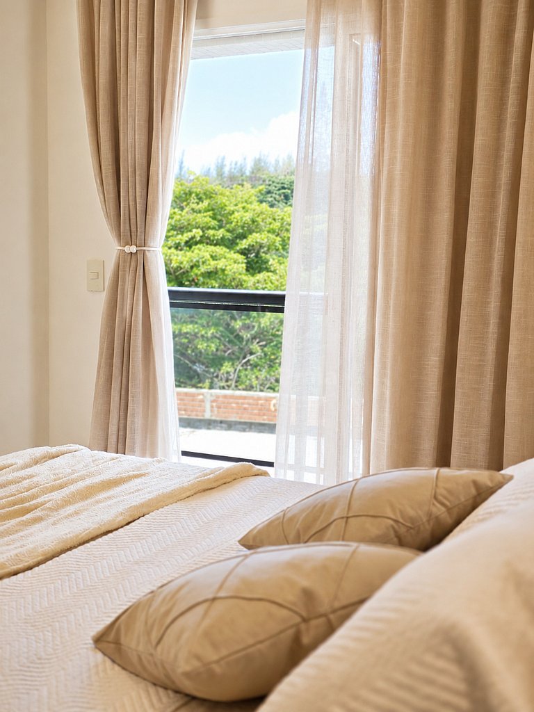 Apartamento com 2 quartos e 2 banheiros, próximo à Prainha