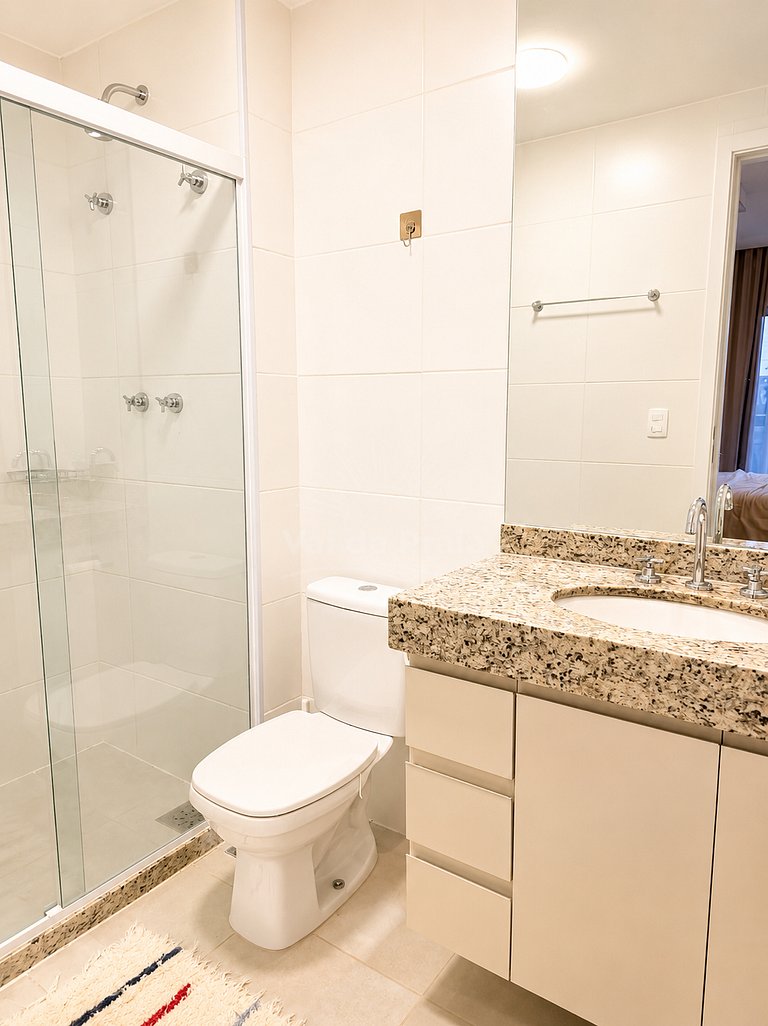 Apartamento com 2 quartos e 2 banheiros, próximo à Prainha